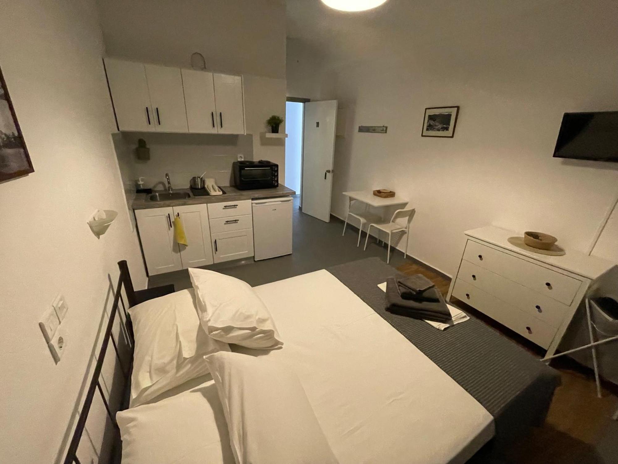 Spanos Studios - Panteli Buitenkant foto